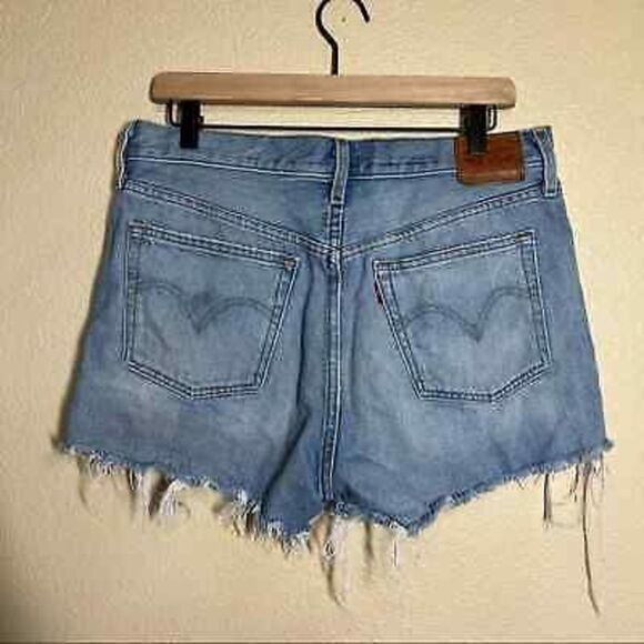 Levi’s 501 cutoff‎ light wash womens denim shorts size 30 - Picture 2 of 6